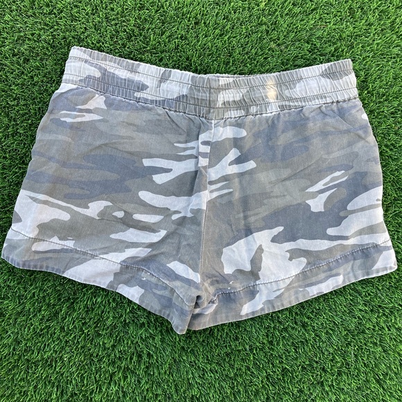 Express women’s XXS camouflage shorts - Picture 3 of 4